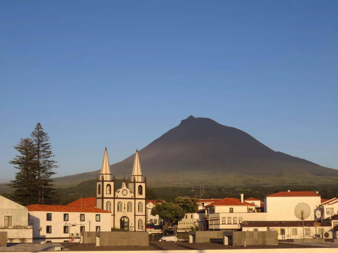Sicht auf den Vulkan Pico auf der gleichnamigen Insel, Azoren